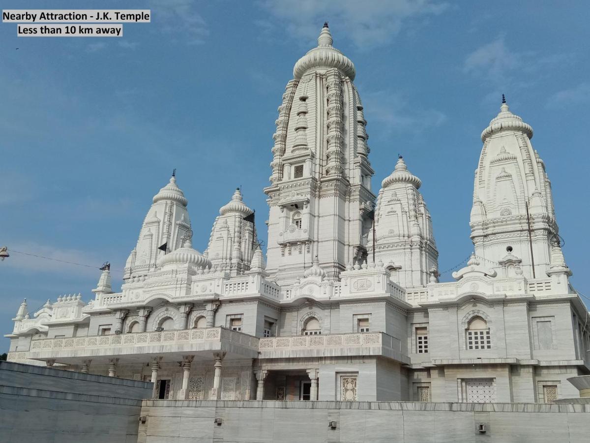 Отель Oyo 61050 S S K Continental Juhi Bari Экстерьер фото